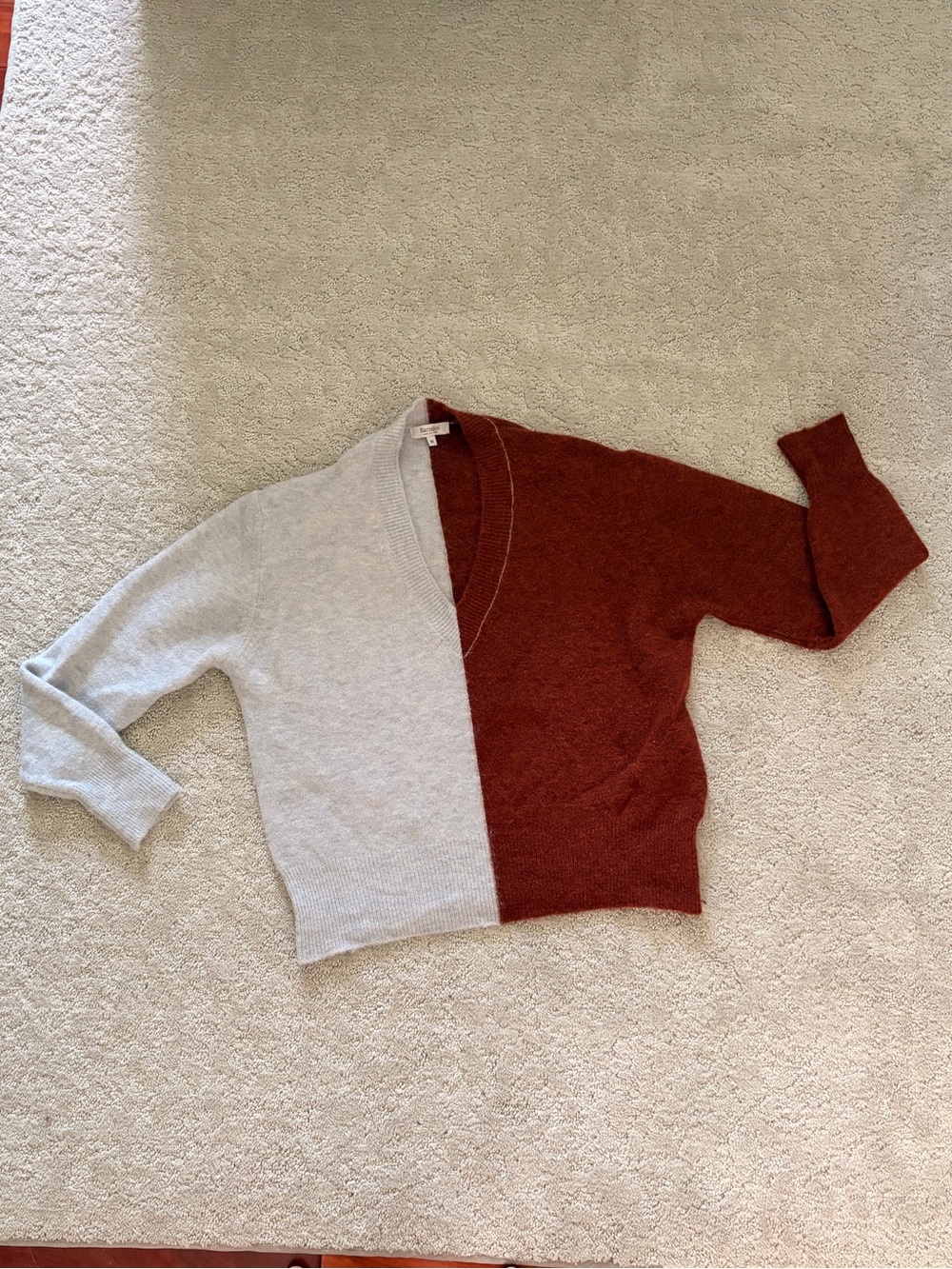 Bartolini Colorblock V-Neck Women’s Sweater - Gray and Rust